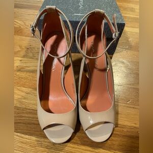 Via Spiga Size 7 nude ankle strap open toe heels